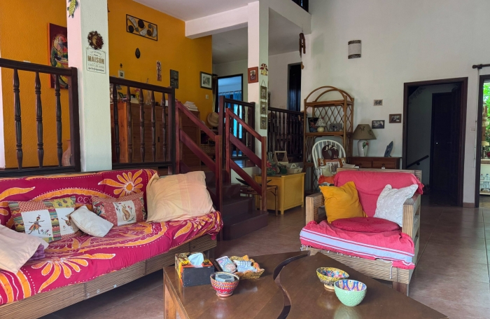 GOURBEYRE, villa T5 avec terrasse , double garage sur un grand terrain