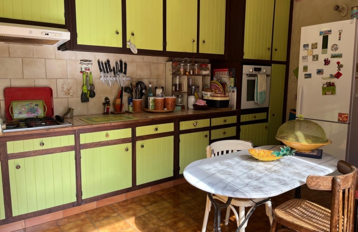 GOURBEYRE, villa T5 avec terrasse , double garage sur un grand terrain