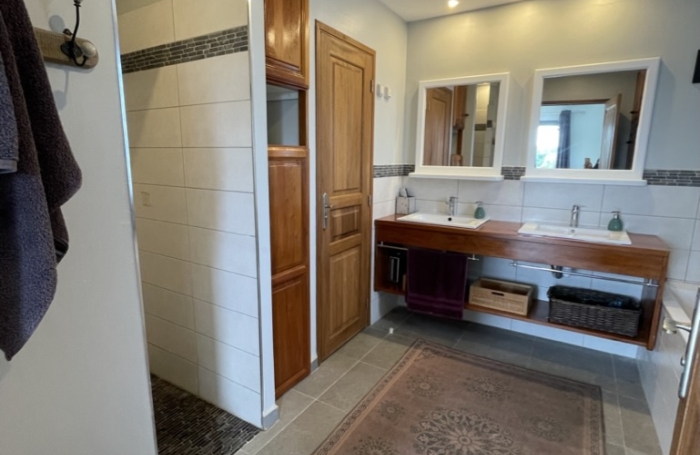 LOCATION VILLA F6 MEUBLEE avec Piscine, garage et bungalow F2 (entr jardin et piscine inclus)