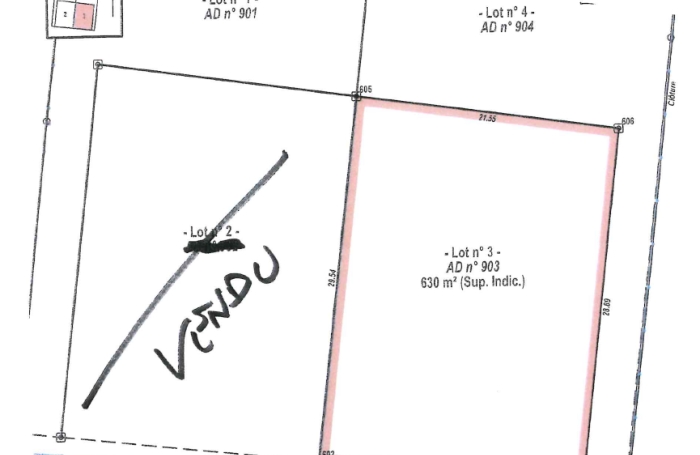A Dubedou Saint Fran&ccedil;ois, beau terrain plat de 629m2 &agrave; vendre dans un secteur r&eacute;sidentiel.