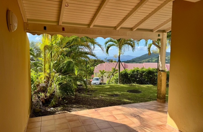 GOURBEYRE &mdash; Duplex T3, enti&egrave;rement r&eacute;nov&eacute; avec vue sur les Saintes