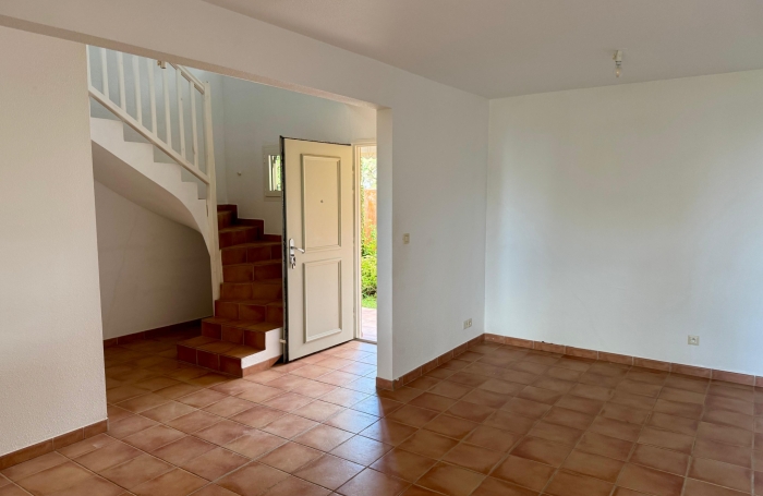 GOURBEYRE &mdash; Duplex T3, enti&egrave;rement r&eacute;nov&eacute; avec vue sur les Saintes