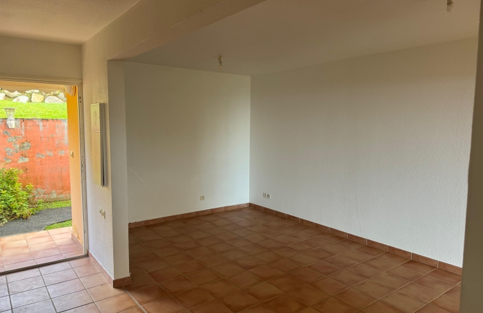 GOURBEYRE &mdash; Duplex T3, enti&egrave;rement r&eacute;nov&eacute; avec vue sur les Saintes