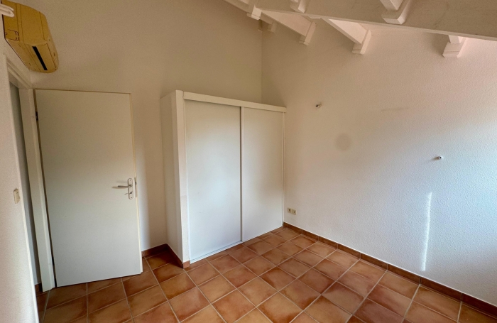 GOURBEYRE &mdash; Duplex T3, enti&egrave;rement r&eacute;nov&eacute; avec vue sur les Saintes