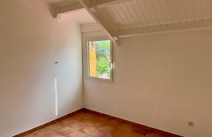 GOURBEYRE &mdash; Duplex T3, enti&egrave;rement r&eacute;nov&eacute; avec vue sur les Saintes