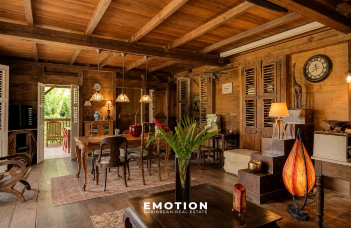 Ensemble touristique compos&eacute; de g&icirc;tes et d&rsquo;une habitation du XVIII &egrave;me si&egrave;cle