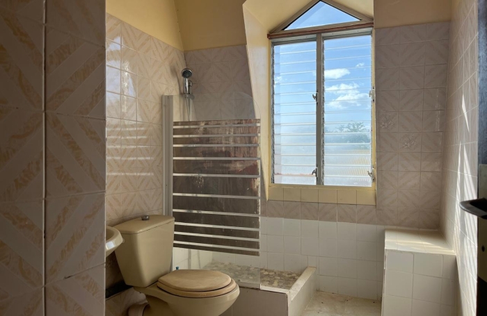 Basse-Terre   Appartement T2 lumineux au Carmel - proximit&eacute; imm&eacute;diate du lyc&eacute;e