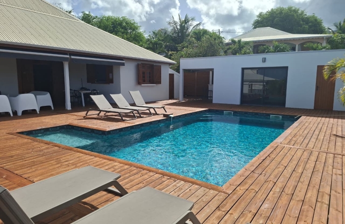DESHAIES   VILLA CREOLE RENOVEE AVEC PISCINE ET ACCES DIRECT A UNE CRIQUE