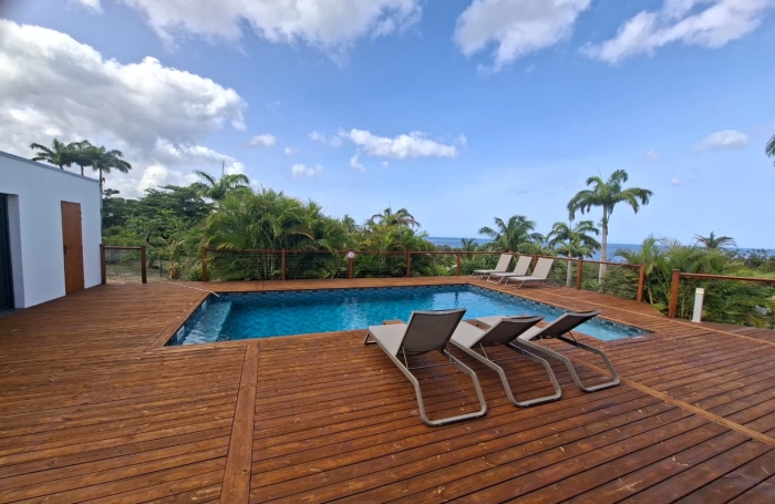 DESHAIES   VILLA CREOLE RENOVEE AVEC PISCINE ET ACCES DIRECT A UNE CRIQUE