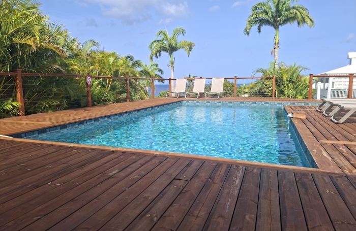 DESHAIES   VILLA CREOLE RENOVEE AVEC PISCINE ET ACCES DIRECT A UNE CRIQUE