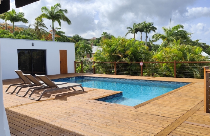 DESHAIES   VILLA CREOLE RENOVEE AVEC PISCINE ET ACCES DIRECT A UNE CRIQUE