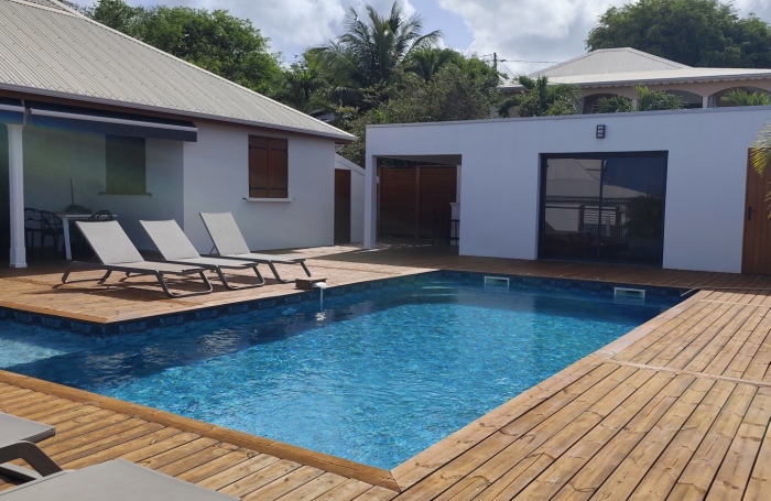 DESHAIES   VILLA CREOLE RENOVEE AVEC PISCINE ET ACCES DIRECT A UNE CRIQUE