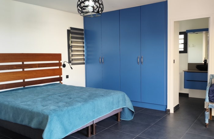 DESHAIES   VILLA CREOLE RENOVEE AVEC PISCINE ET ACCES DIRECT A UNE CRIQUE