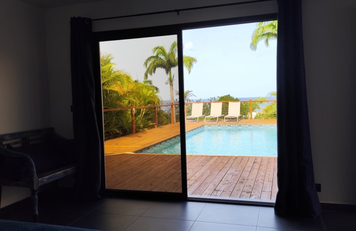 DESHAIES   VILLA CREOLE RENOVEE AVEC PISCINE ET ACCES DIRECT A UNE CRIQUE