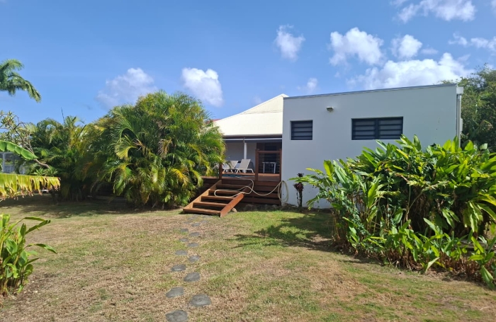 DESHAIES   VILLA CREOLE RENOVEE AVEC PISCINE ET ACCES DIRECT A UNE CRIQUE