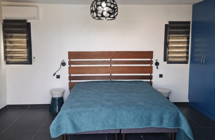 DESHAIES   VILLA CREOLE RENOVEE AVEC PISCINE ET ACCES DIRECT A UNE CRIQUE