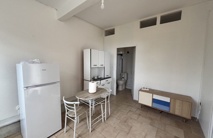 A LOUER -T2 MEUBL&Eacute;   PETIT-BOURG   750 &euro; CHARGES COMPRISES