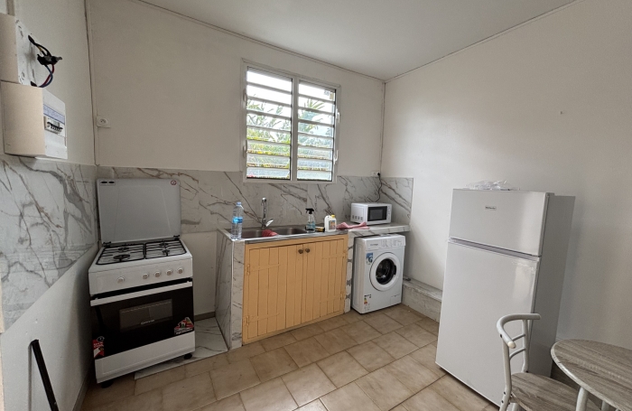 A LOUER -T2 MEUBL&Eacute;   PETIT-BOURG   750 &euro; CHARGES COMPRISES