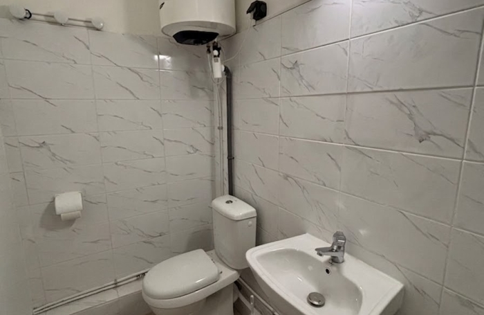 A LOUER -T2 MEUBL&Eacute;   PETIT-BOURG   750 &euro; CHARGES COMPRISES