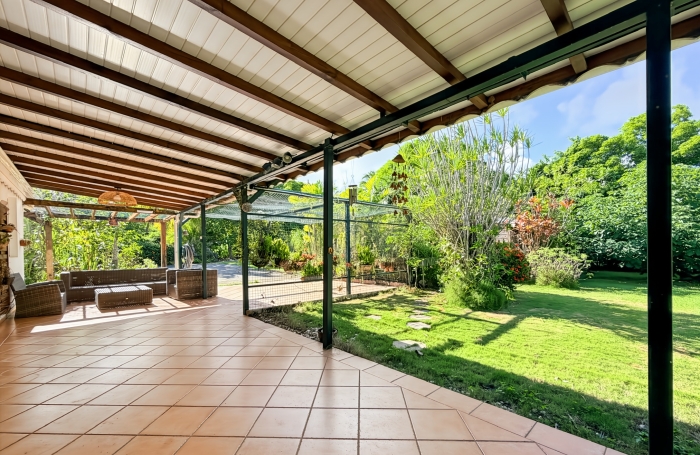 Villa F5 meubl&eacute;e, grands volumes ouverts, magnifique jardin arbor&eacute;
