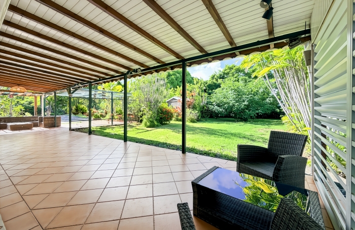 Villa F5 meubl&eacute;e, grands volumes ouverts, magnifique jardin arbor&eacute;