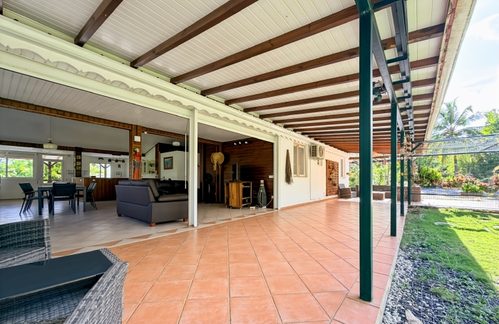 Villa F5 meubl&eacute;e, grands volumes ouverts, magnifique jardin arbor&eacute;