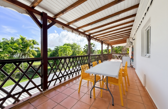 Villa F5 meubl&eacute;e, grands volumes ouverts, magnifique jardin arbor&eacute;