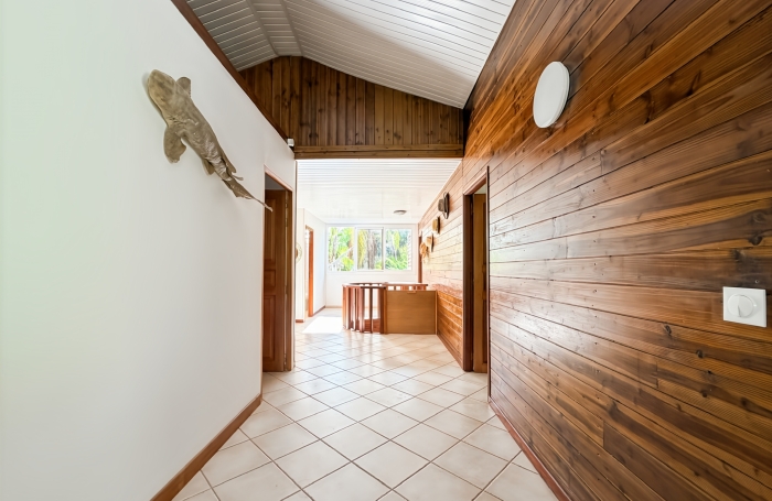 Villa F5 meubl&eacute;e, grands volumes ouverts, magnifique jardin arbor&eacute;