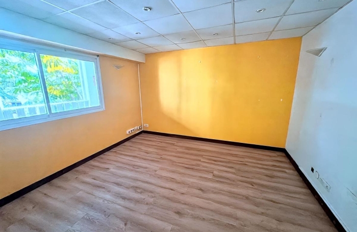 Location Bureaux 88m&sup2; Saint Fran&ccedil;ois