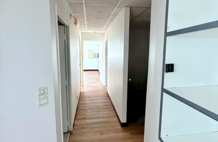 Location Bureaux 88m&sup2; Saint Fran&ccedil;ois