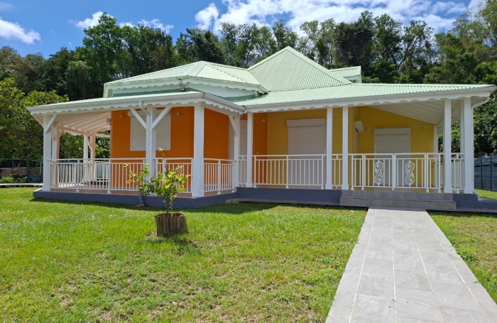 POINTE-NOIRE   VILLA DE 150 M2 AVEC PISCINE AU SEL & JACUZZI