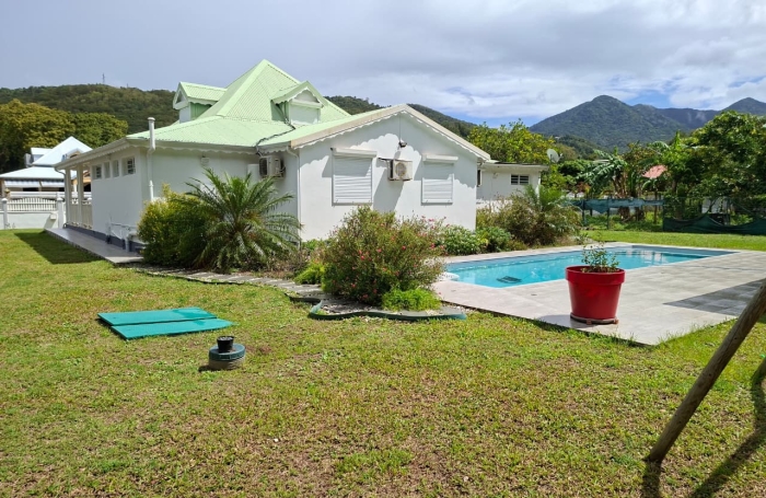 POINTE-NOIRE   VILLA DE 150 M2 AVEC PISCINE AU SEL & JACUZZI