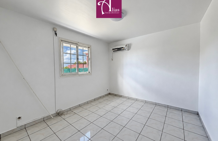 Villa F5 meubl&eacute;e avec piscine &agrave; Convenance