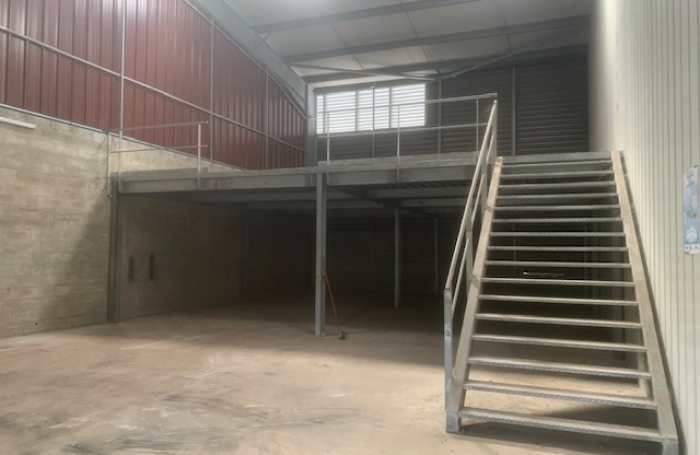 Location Entrepot 196m² Matoury