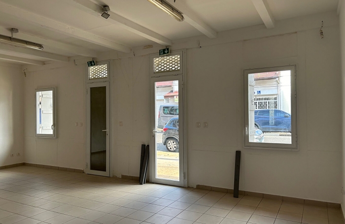 Location Local commercial 65m² Cayenne