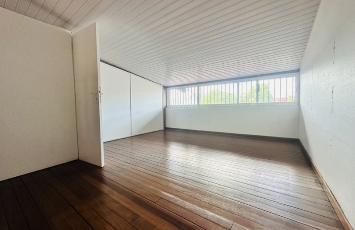 Vente Immeuble 326m&sup2; 8 pi&#232;ces Cayenne