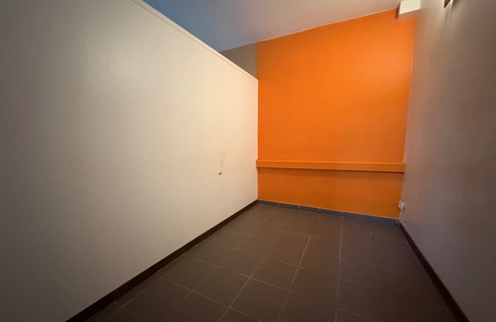 Location Local commercial 147m&sup2; 10 pi&#232;ces Cayenne