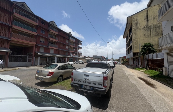 Location Local commercial 147m&sup2; 10 pi&#232;ces Cayenne