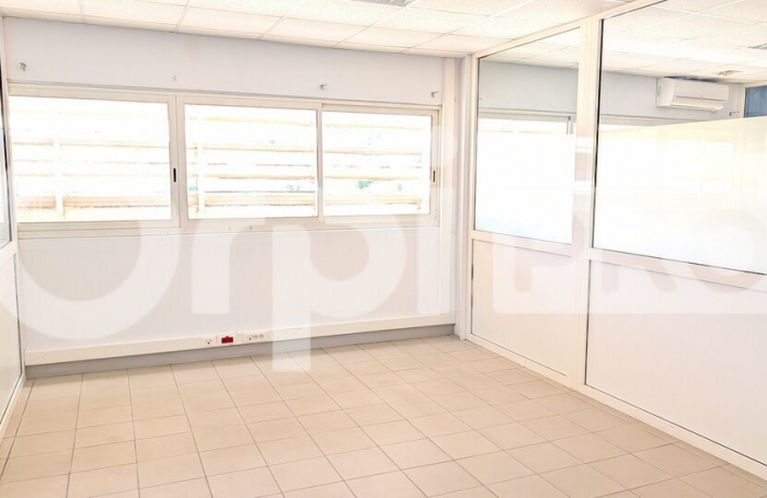 PLATEAU DE BUREAUX DE 386 M² - REMIRE-MONTJOLY ZI DÉGRAD DES CANNES