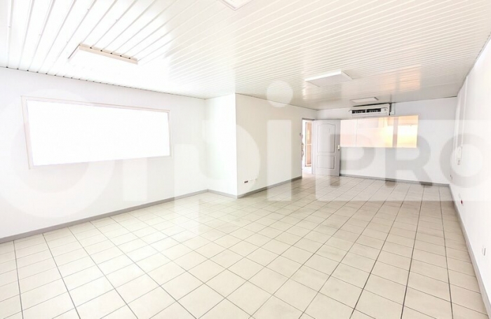 PLATEAU DE BUREAUX DE 386 M² - REMIRE-MONTJOLY ZI DÉGRAD DES CANNES