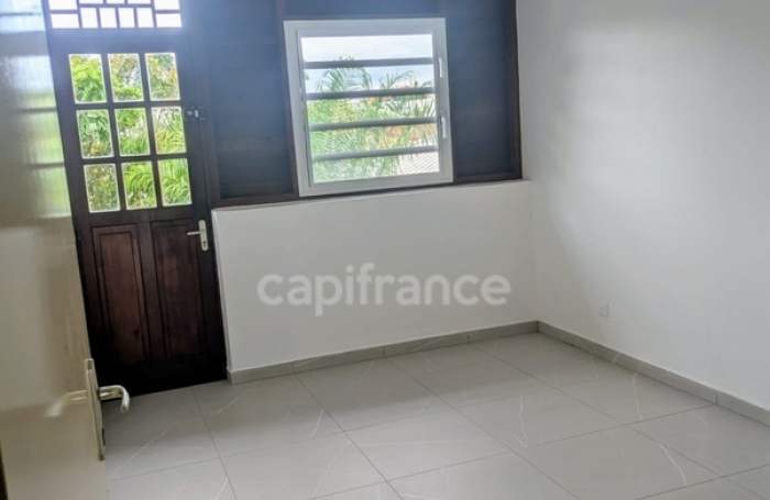 Vente Immeuble 247m&sup2; 11 pi&#232;ces Cayenne