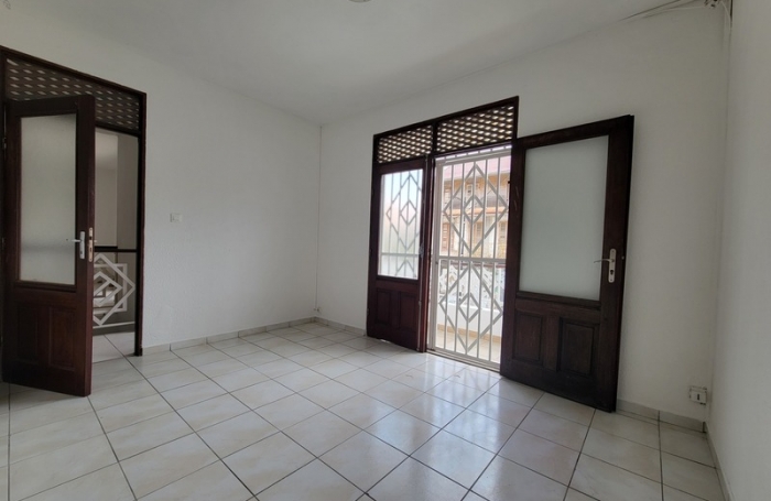 Vente Immeuble 298m&sup2; 6 pi&#232;ces Cayenne