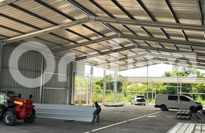 Bâtiment industriel fonctionnel et divisible – emplacement stratégique en zone d'activité dynamique