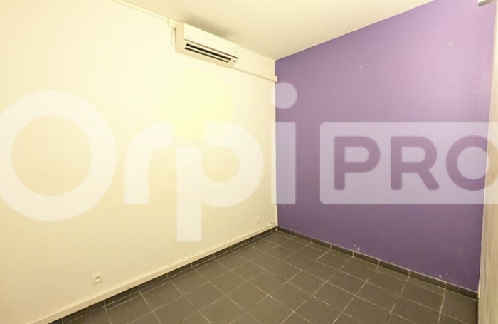 Local commercial en rdc avec eau et électricité – Centre-ville