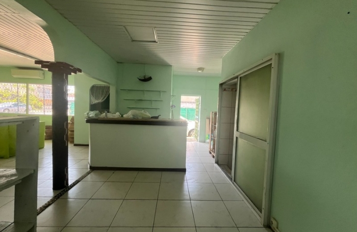 Location Local commercial 101m&sup2; 6 pi&#232;ces Kourou