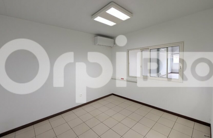 &Agrave; saisir &ndash; Bureau id&eacute;alement situ&eacute; au D&eacute;grad des Cannes