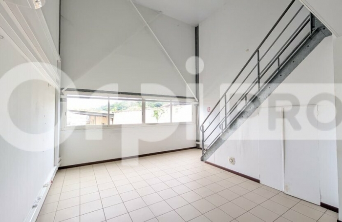 &Agrave; saisir &ndash; Bureau id&eacute;alement situ&eacute; au D&eacute;grad des Cannes