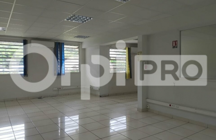 Bureaux climatis&eacute;s d'environ 93 m&sup2;