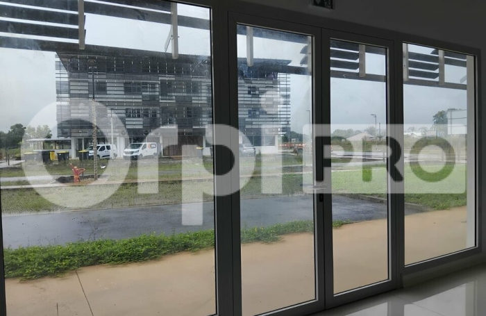 Cellule commerciale neuve de 252 m&sup2; avec offre commerciale !