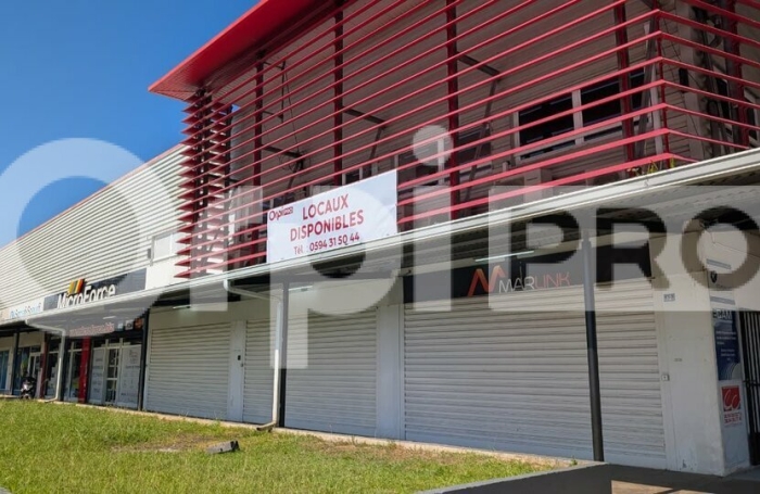 Local d'exception en zone commerciale